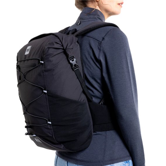 Red Paddle Lightweight Waterproof Backpack 22 Liter Trockenrucksack Packsack obsidian black hier im Red Paddle-Shop günstig onli