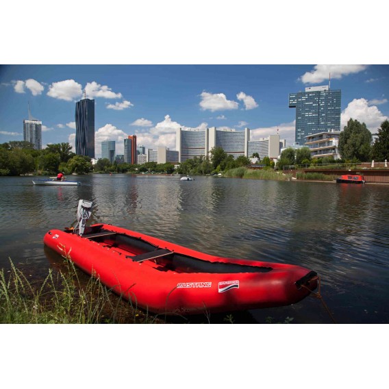 Schlauchboot mit Motor von Grabner