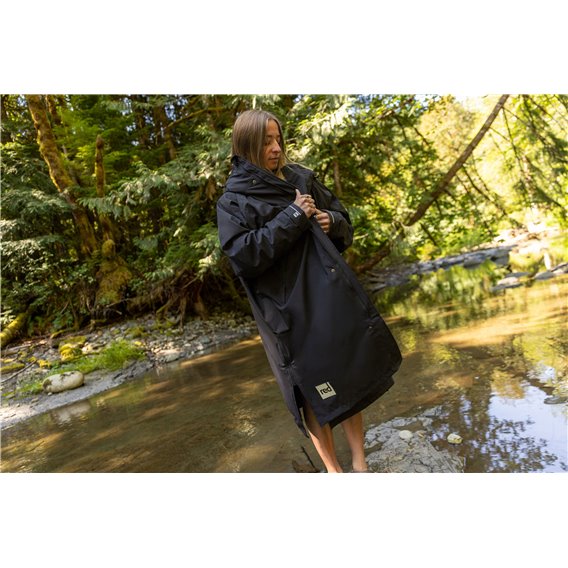 Red Paddle Evo Pro Robe Umkleide-Mantel für Damen und Herren stealth black hier im Red Paddle-Shop günstig online bestellen